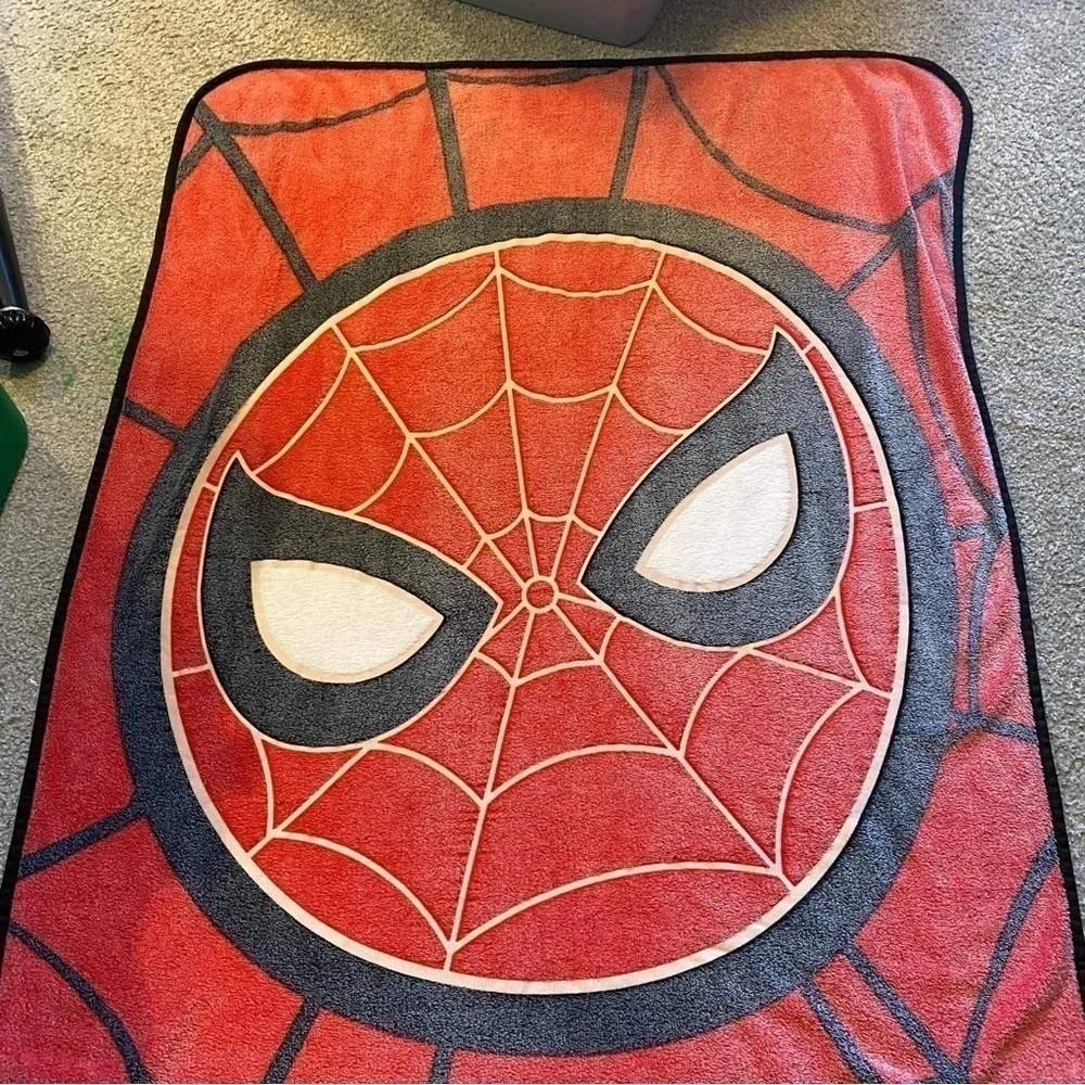 Spider-Man Fleece Throw Blanket Red Marvel Kids Bedding